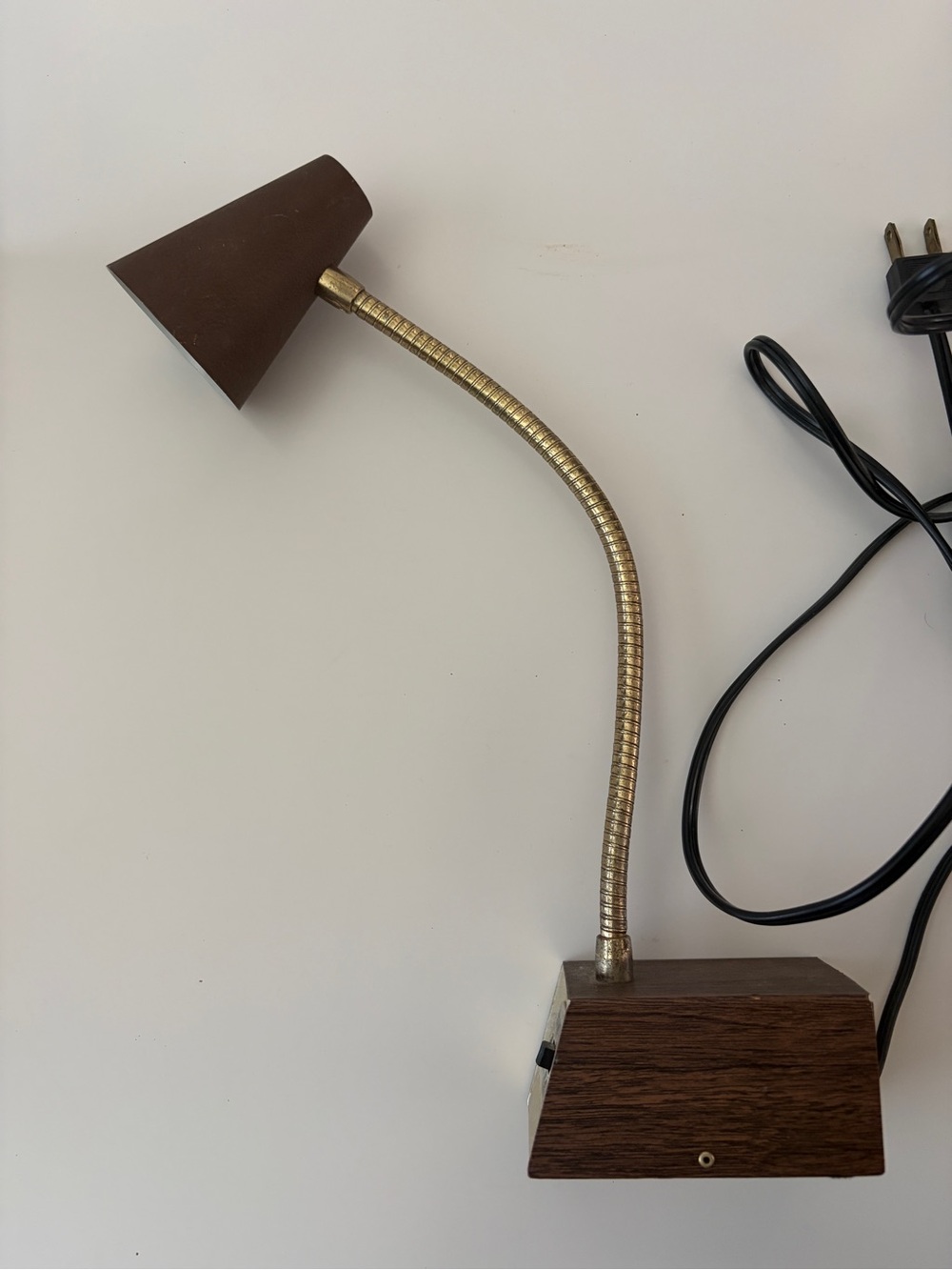 Tensor Vintage Gooseneck Desk Lamp in Brown and Brass - Picture 6 of 6